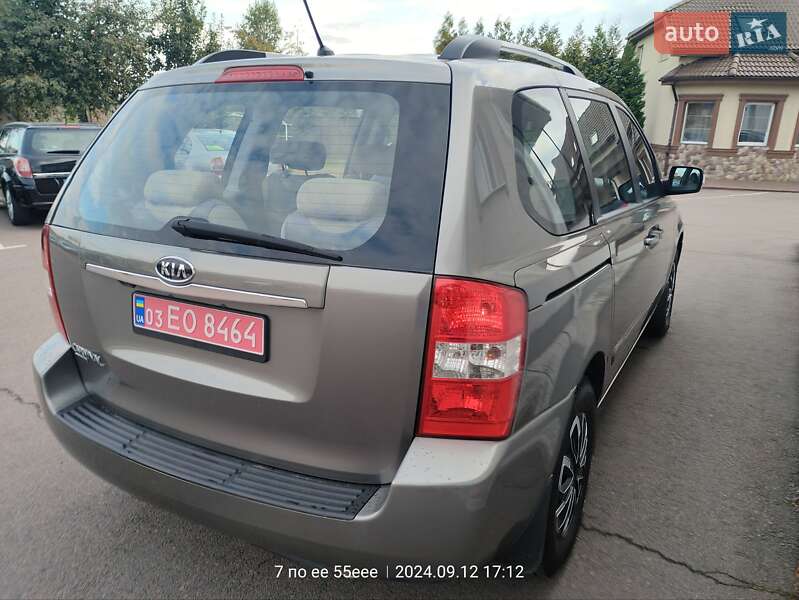 Мінівен Kia Carnival 2012 в Рівному
