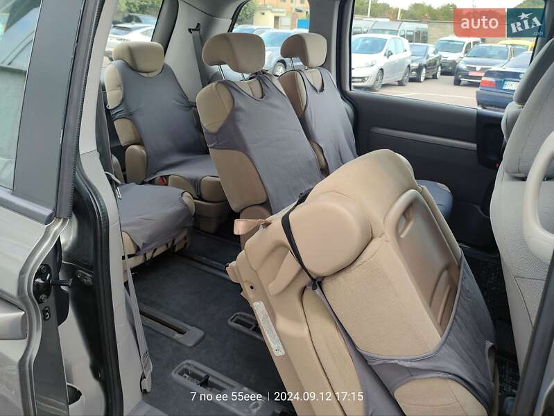 Мінівен Kia Carnival 2012 в Рівному