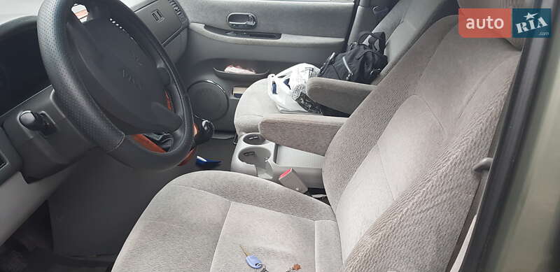 Мінівен Kia Carnival 2004 в Одесі