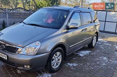 Минивэн Kia Carnival 2010 в Новояворовске