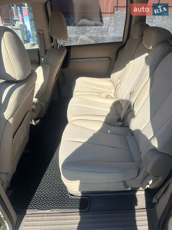 Минивэн Kia Carnival 2008 в Черновцах