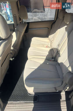 Минивэн Kia Carnival 2008 в 