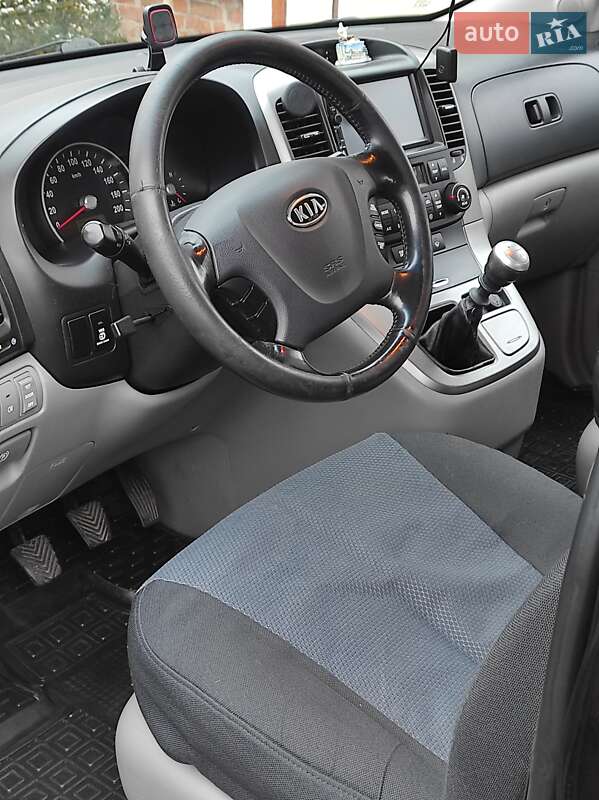 Мінівен Kia Carnival 2006 в Чернігові
