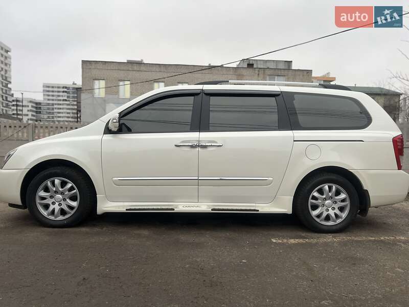 Мінівен Kia Carnival 2011 в Харкові