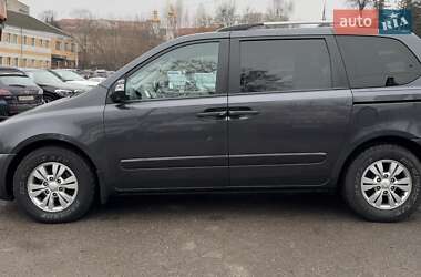Минивэн Kia Carnival 2012 в 