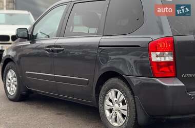 Минивэн Kia Carnival 2012 в 