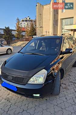 Минивэн Kia Carnival 2012 в 