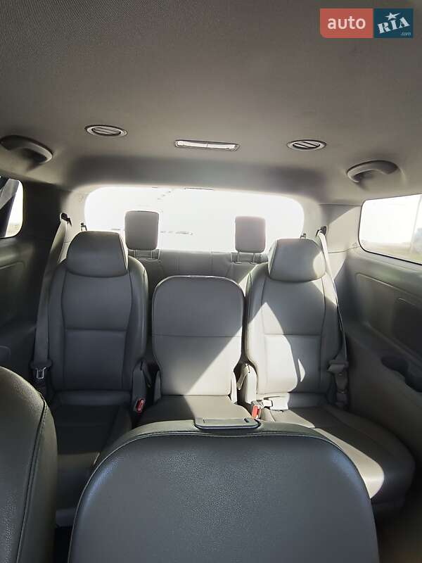 Минивэн Kia Carnival 2016 в Днепре