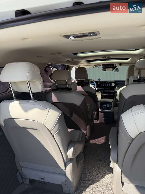 Минивэн Kia Carnival 2022 в Киеве