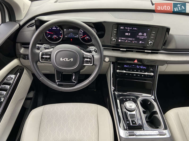 Минивэн Kia Carnival 2023 в Киеве
