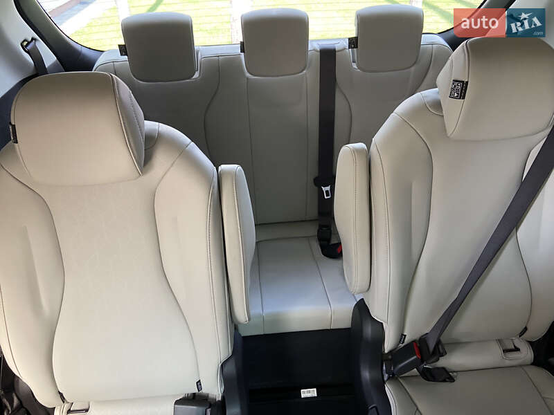 Минивэн Kia Carnival 2023 в Киеве