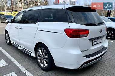 Минивэн Kia Carnival 2017 в 