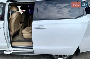 Минивэн Kia Carnival 2017 в 