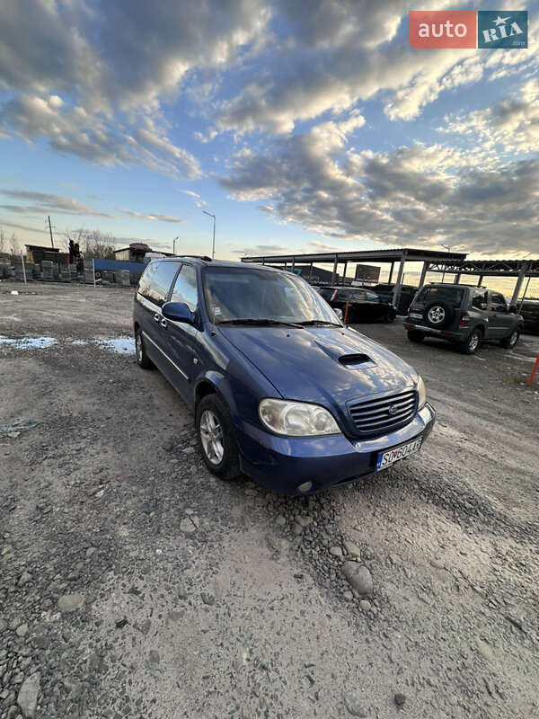 Минивэн Kia Carnival 2003 в 