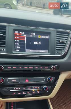 Минивэн Kia Carnival 2019 в 