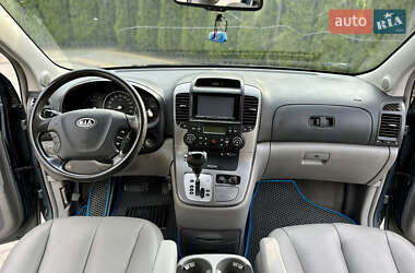 Минивэн Kia Carnival 2006 в 