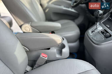Минивэн Kia Carnival 2006 в 