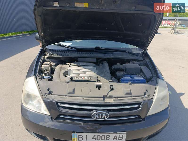 Минивэн Kia Carnival 2007 в Полтаве