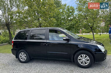 Минивэн Kia Carnival 2012 в 