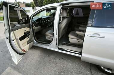 Минивэн Kia Carnival 2015 в 