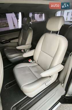 Минивэн Kia Carnival 2015 в 