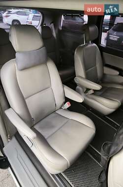 Минивэн Kia Carnival 2015 в 