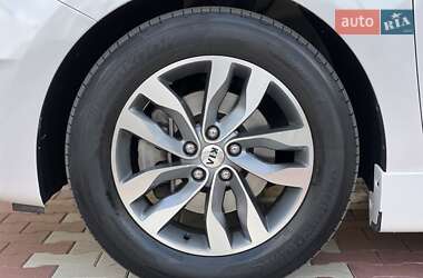 Мінівен Kia Carnival 2017 в 
