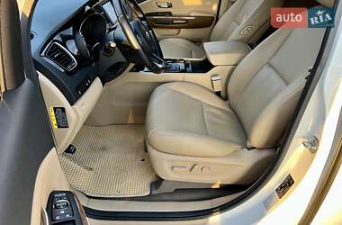 Мінівен Kia Carnival 2017 в 