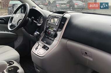 Минивэн Kia Carnival 2012 в 