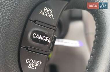 Минивэн Kia Carnival 2012 в 