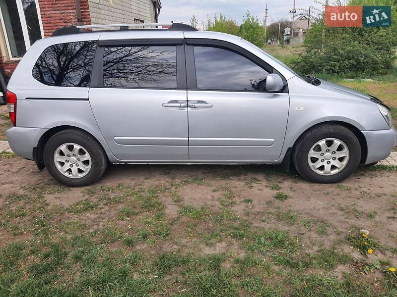 Минивэн Kia Carnival 2008 в Харькове