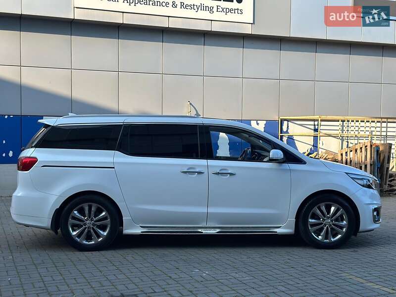 Мінівен Kia Carnival 2017 в Одесі