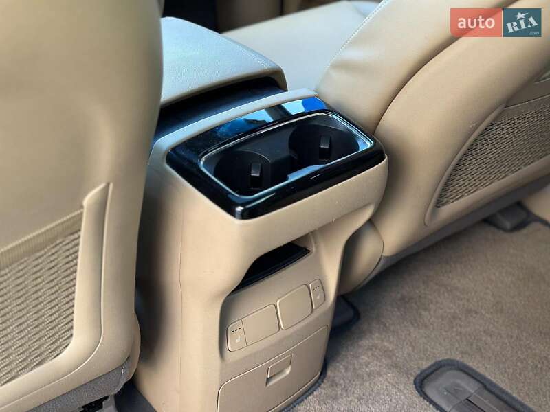 Мінівен Kia Carnival 2017 в Одесі