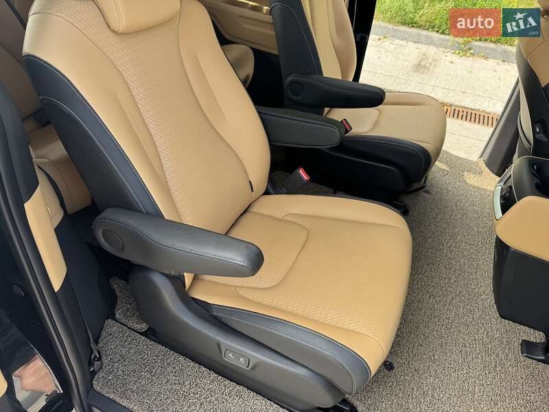 Минивэн Kia Carnival 2022 в Киеве