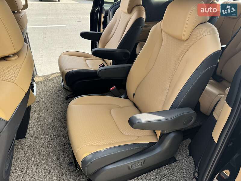 Минивэн Kia Carnival 2022 в Киеве