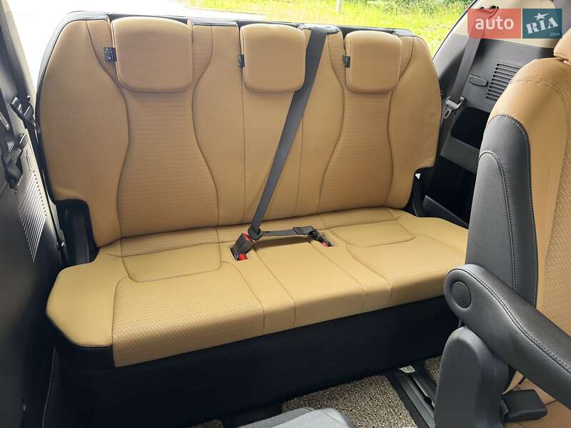Минивэн Kia Carnival 2022 в Киеве