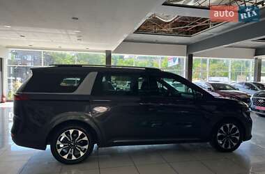 Минивэн Kia Carnival 2023 в 