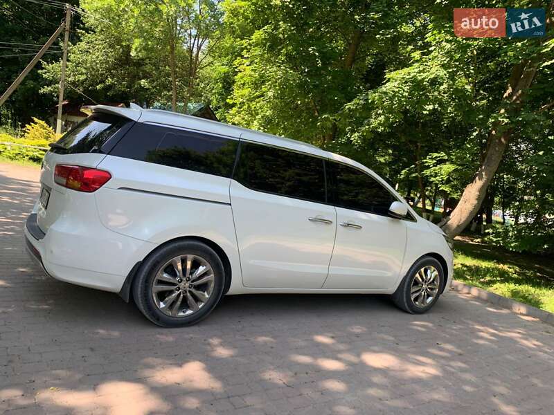 Минивэн Kia Carnival 2017 в Киеве