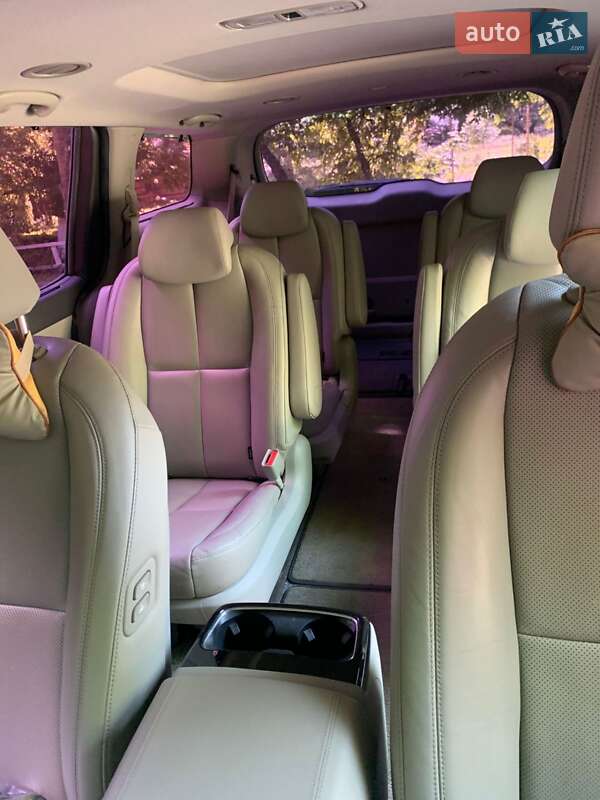 Минивэн Kia Carnival 2017 в Киеве