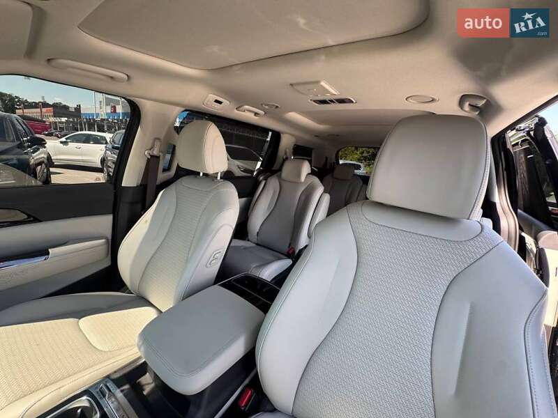 Минивэн Kia Carnival 2023 в Киеве