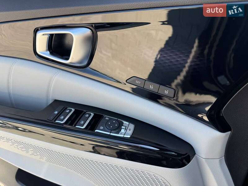Минивэн Kia Carnival 2023 в Киеве