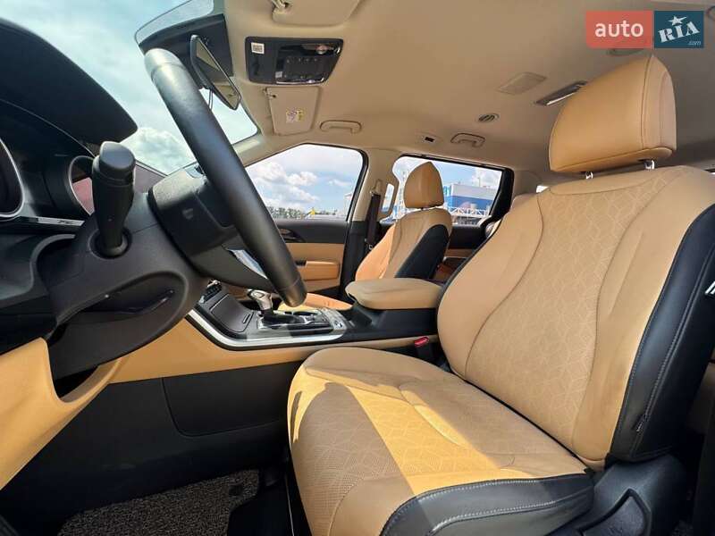 Мінівен Kia Carnival 2021 в Києві