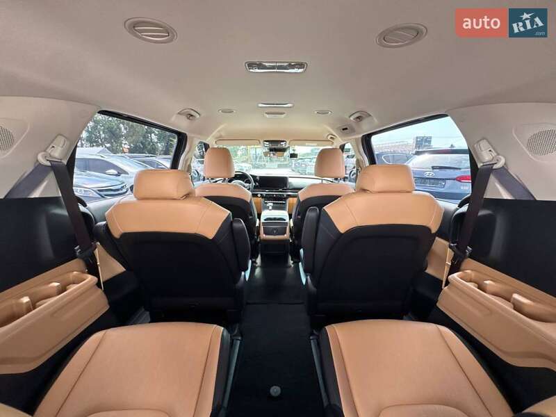 Мінівен Kia Carnival 2021 в Києві