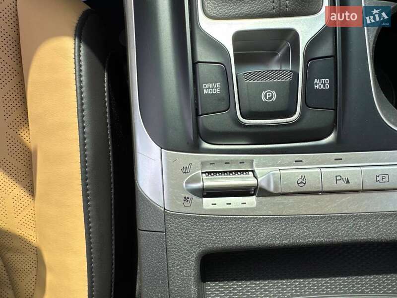 Мінівен Kia Carnival 2021 в Києві