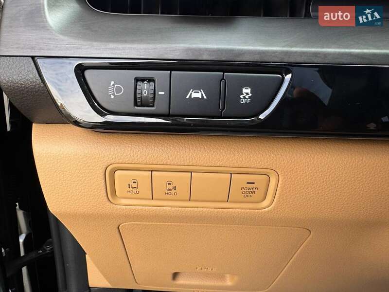 Мінівен Kia Carnival 2021 в Києві