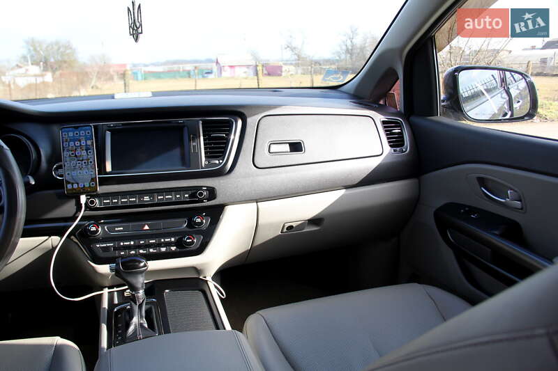Минивэн Kia Carnival 2015 в Одессе