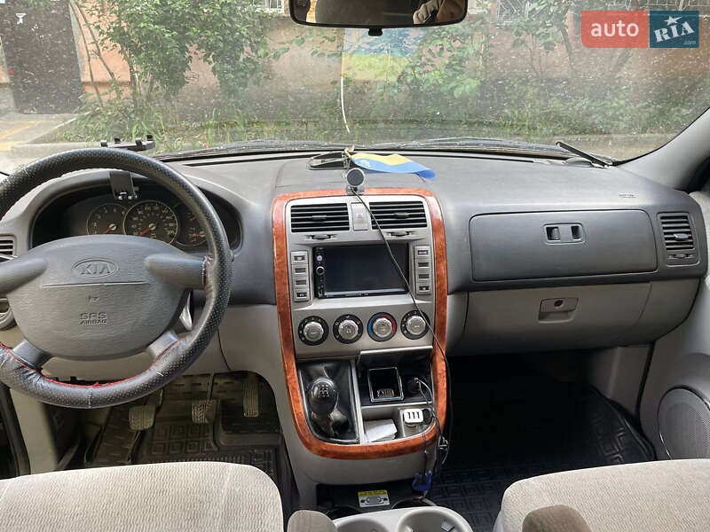 Мінівен Kia Carnival 2005 в Одесі