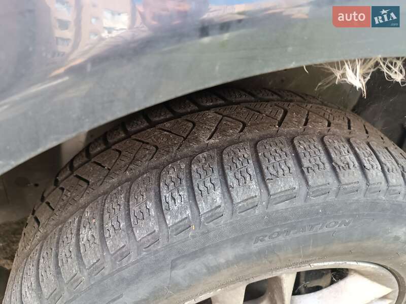 Мінівен Kia Carnival 2003 в Харкові