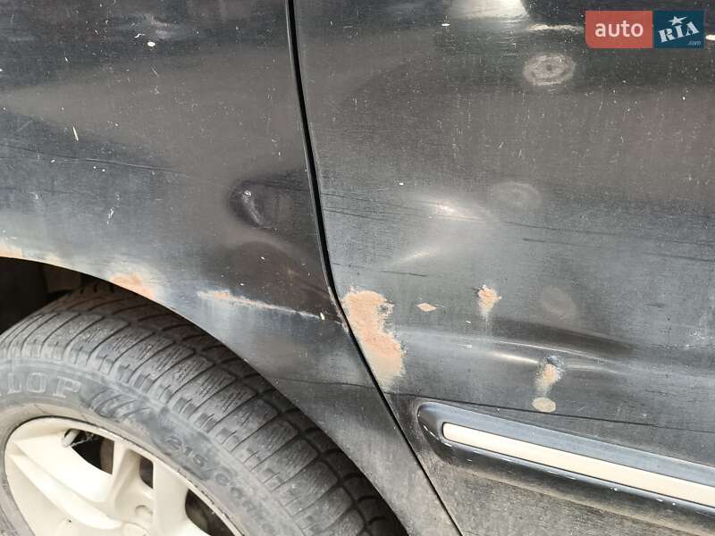 Мінівен Kia Carnival 2003 в Харкові