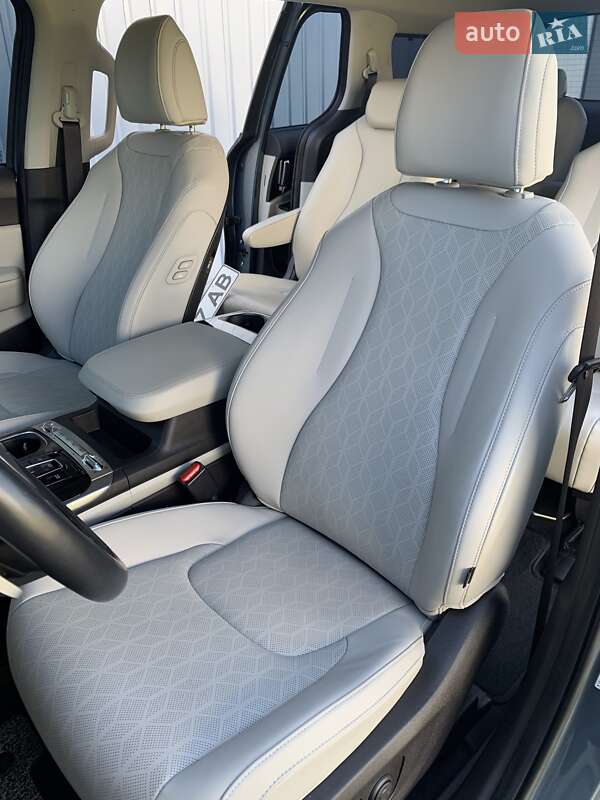 Мінівен Kia Carnival 2021 в Львові